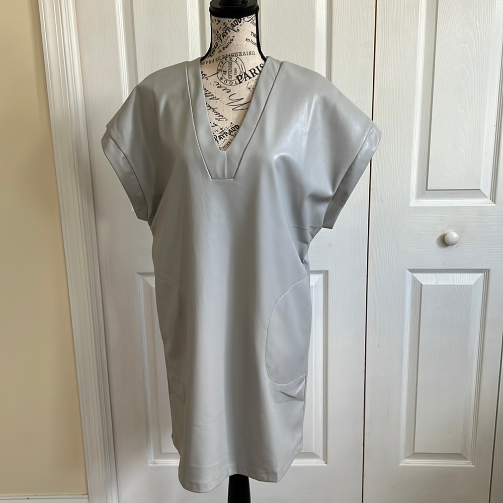 New w/tags Gorgeous Gray Badgley Mischka vegan leather tshirt style dress. Small